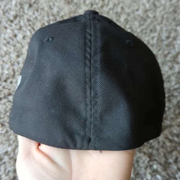 Travis Mathew hat - Picture 3 of 7